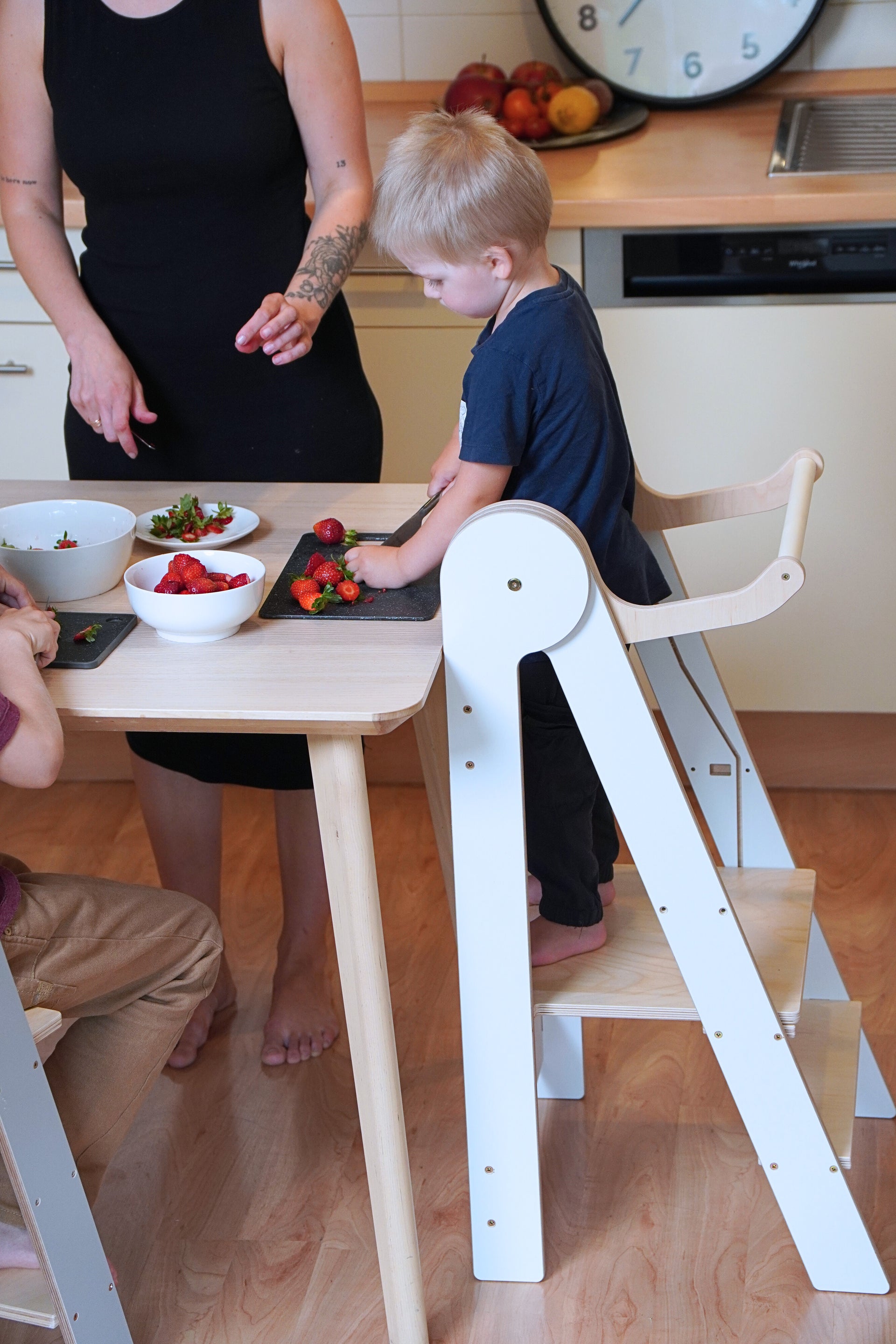 Foldable learning tower