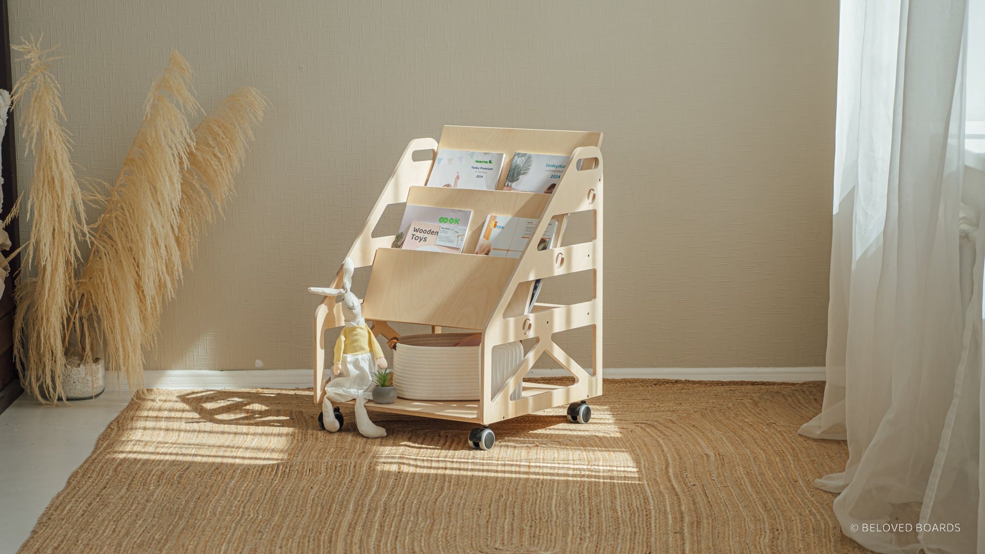 Montessori bookshelf - Beloved boards