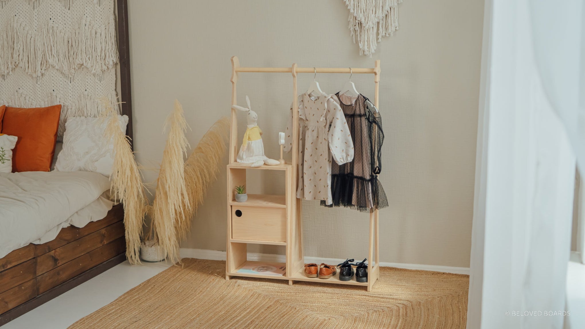 Montessori wardrobe - Beloved boards