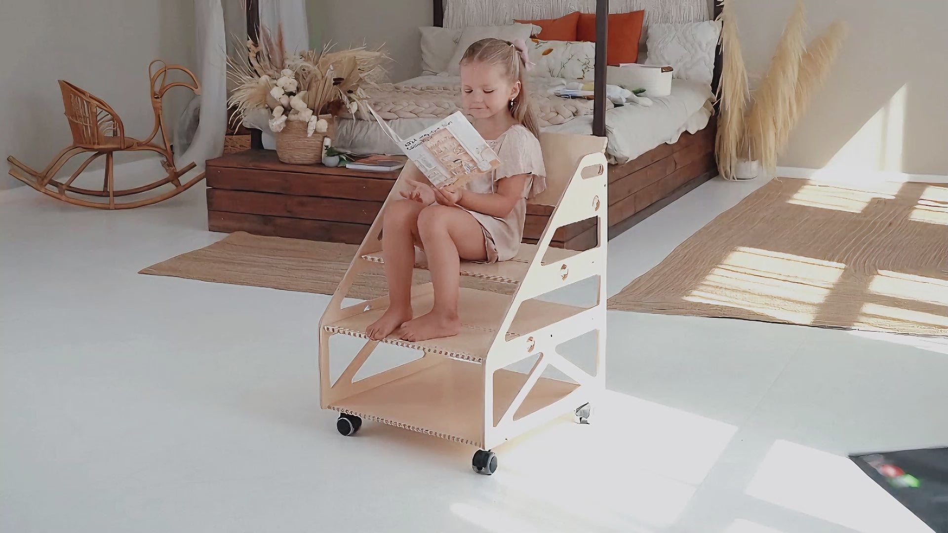 Montessori bookshelf